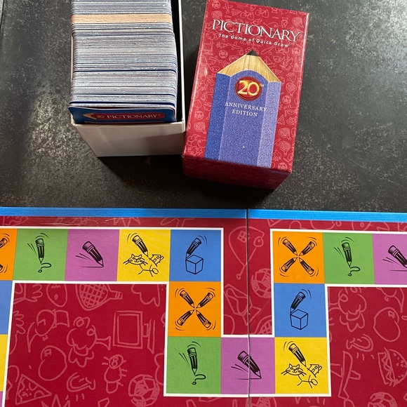 Pictionary 20th Anniversary Edition Game - Picture 4 of 6